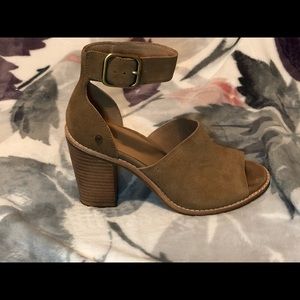 Ugh heel tan chestnut color